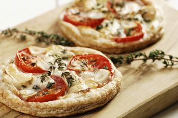 Kakukkfüves Margherita pizza